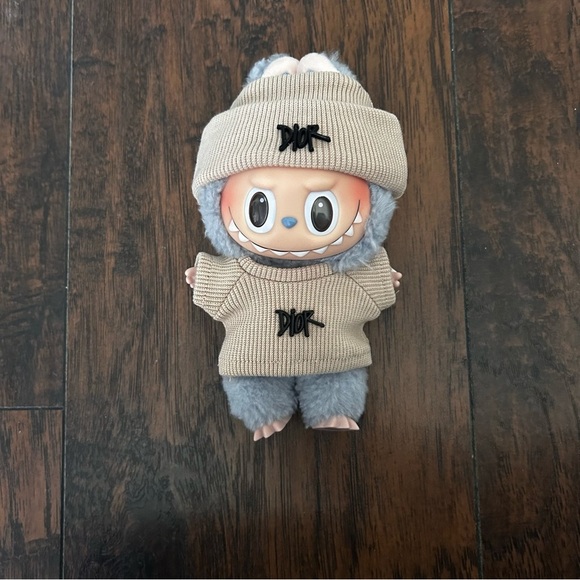 PopMart Labubu Luxury Clothes - Picture 1 of 4